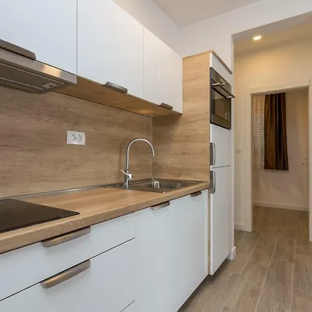 Luka Apartment *