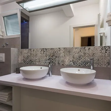 Luka Apartment *