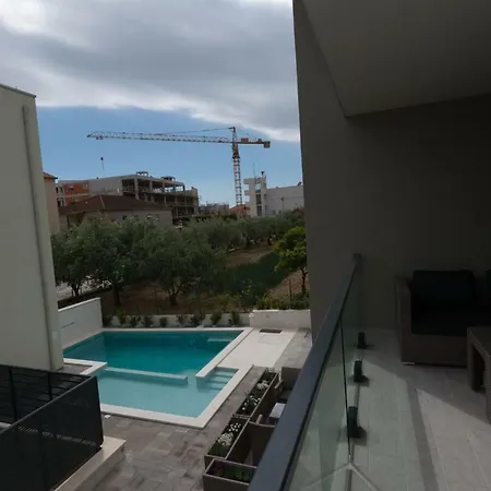 Luka Apartment *
