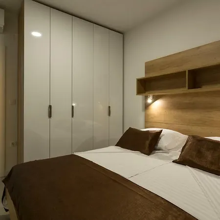 Luka Apartment *